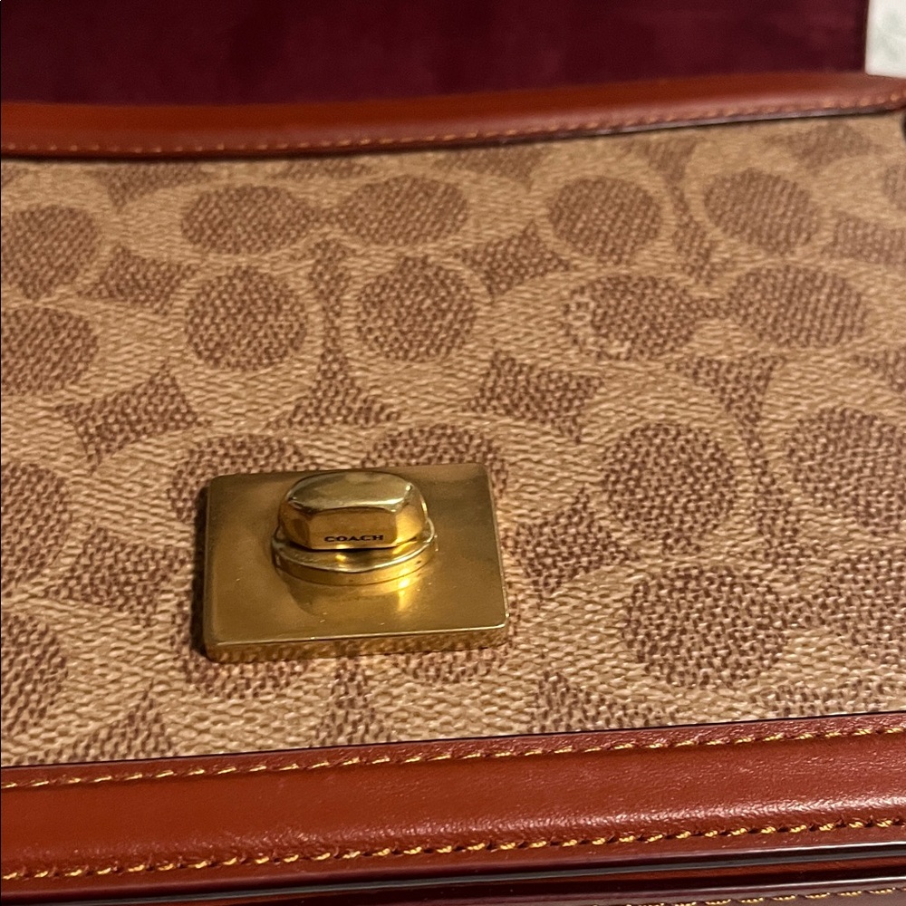Coach Hutton Brown and Tan shoulder bag - Picture 12 of 16